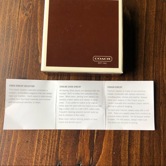 💲⬇️Coach Light Pink Crystal Daisy Flower Pierced Stud Earrings NWT - Picture 7 of 10